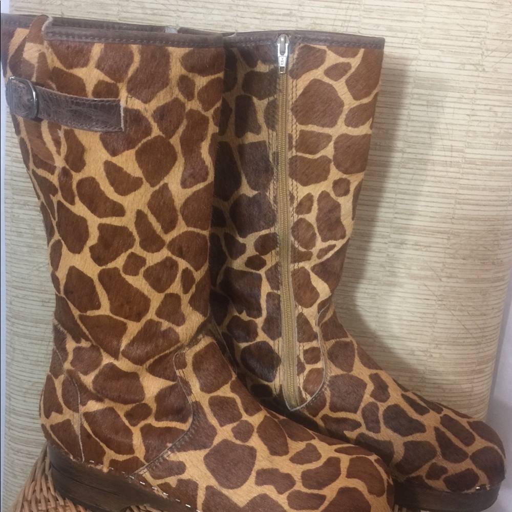 Hanna Anderson Leather Giraffe Print Boots
